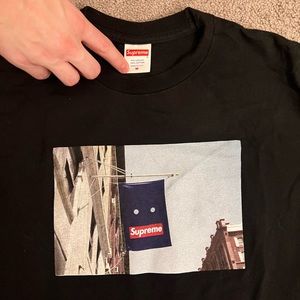 SUPREME BANNER TEE